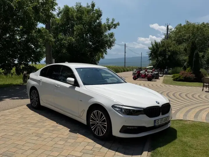 BMW Seria 5 G30/G31 [2017 - Prezent] 520d xDrive AT