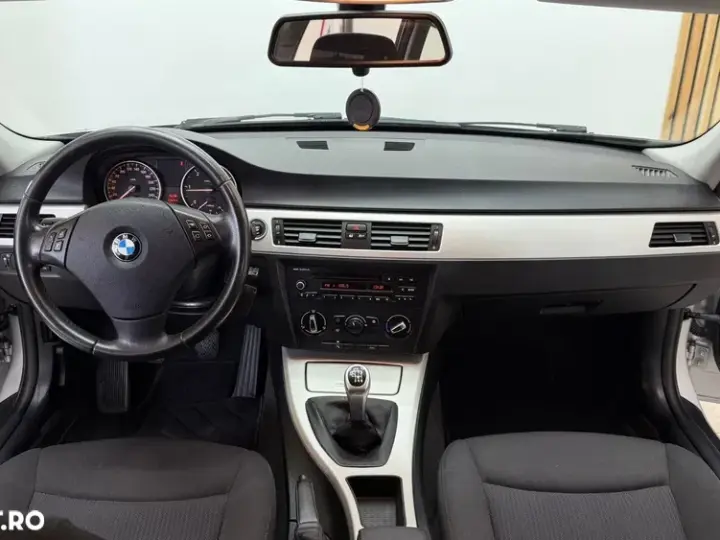 BMW Seria 3 E90/E91/E92/E93 [2005 - 2013] 318d xDrive