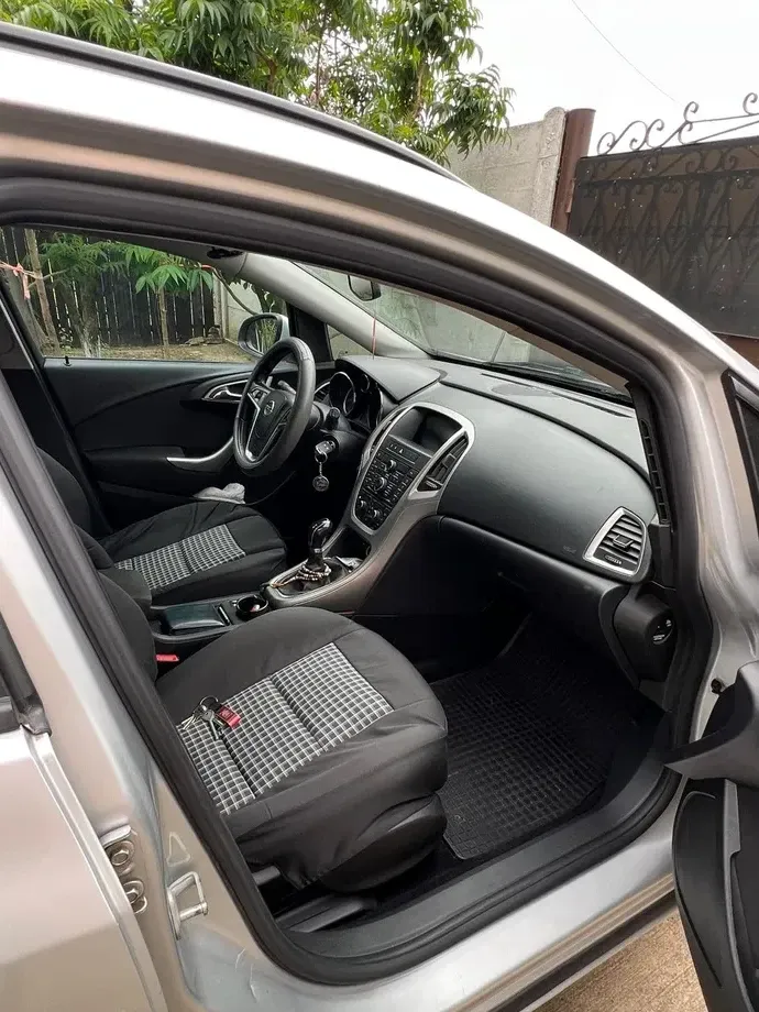 Opel Astra J 1.7 CDTI — imagine 4