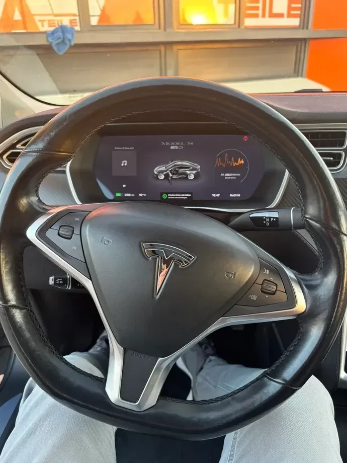 Tesla Model S — imagine 9