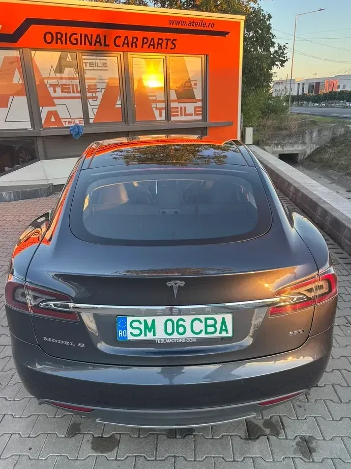 Tesla Model S — imagine 6