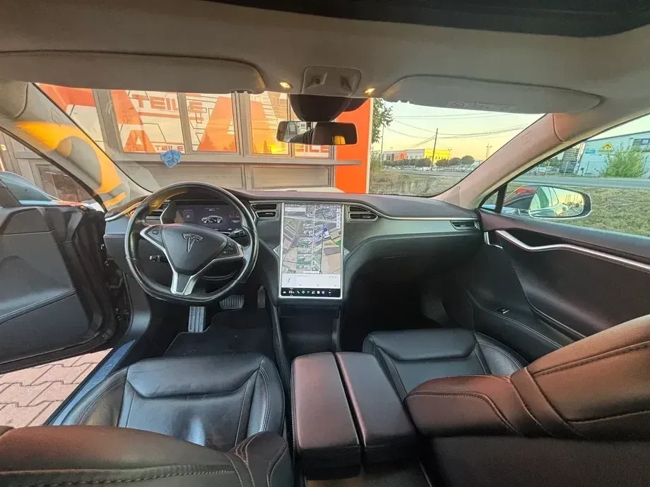 Tesla Model S — imagine 7