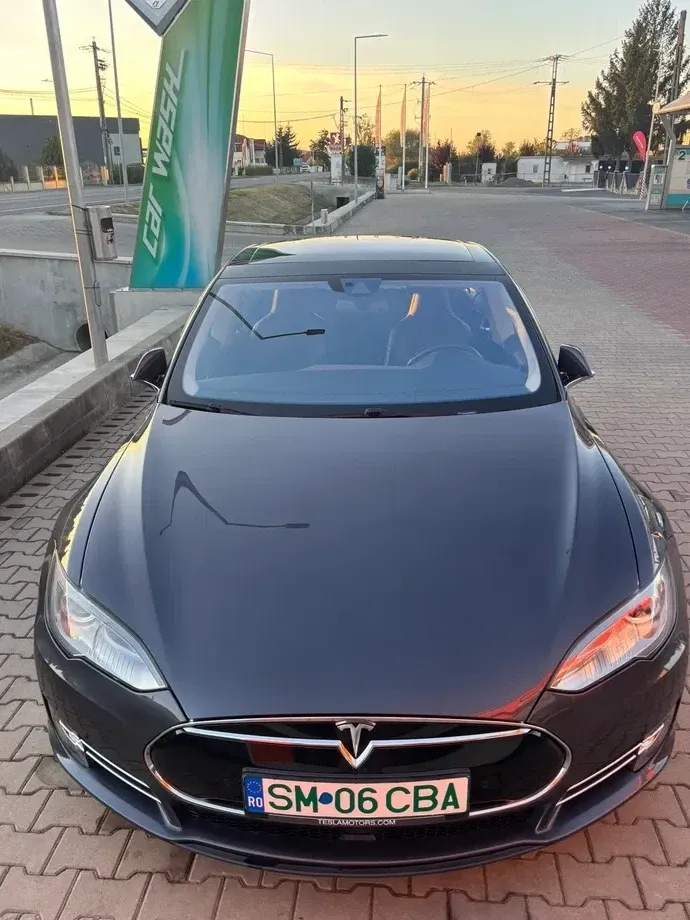 Tesla Model S — imagine 3
