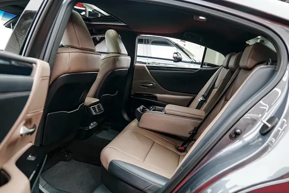 Lexus ES VII 300h 2.5 TNGA HV 25H- 4X2 CVT Luxury — imagine 6