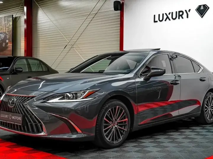 Lexus ES VII 300h 2.5 TNGA HV 25H- 4X2 CVT Luxury