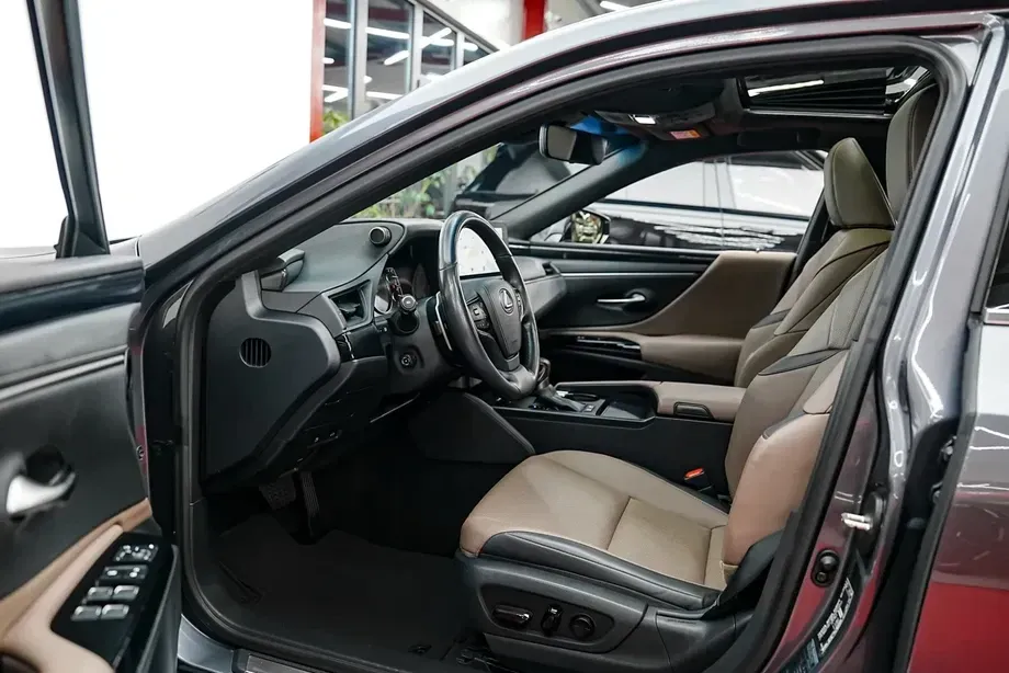 Lexus ES VII 300h 2.5 TNGA HV 25H- 4X2 CVT Luxury — imagine 4