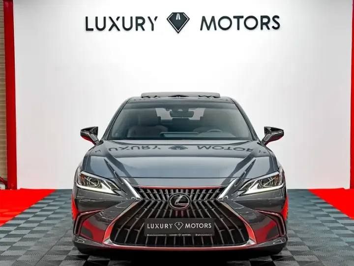 Lexus ES VII 300h 2.5 TNGA HV 25H- 4X2 CVT Luxury