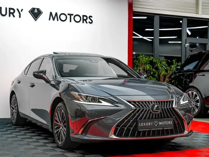 Lexus ES VII 300h 2.5 TNGA HV 25H- 4X2 CVT Luxury