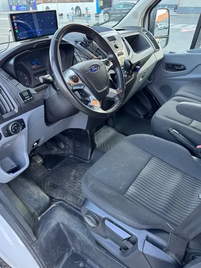 Ford Transit — imagine 8