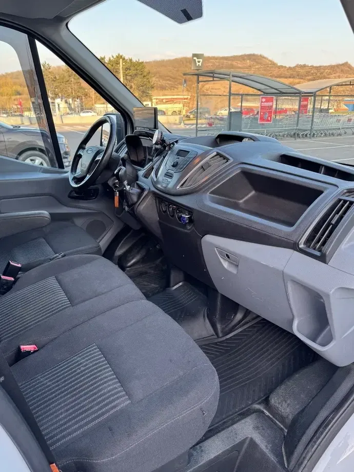 Ford Transit — imagine 10