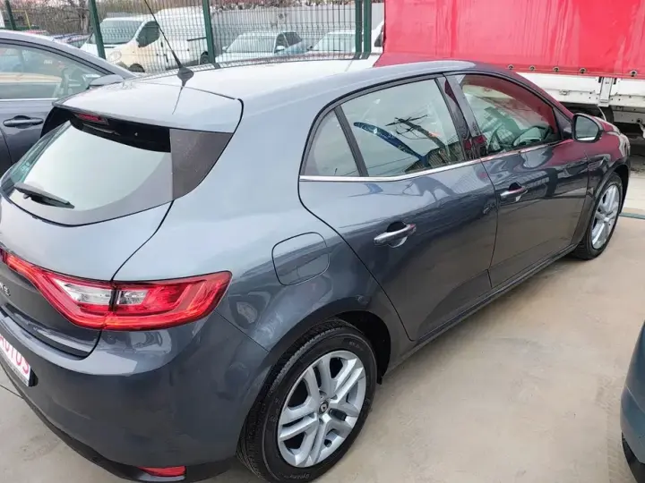 Renault Mégane IV BLUE dCi 115 BUSINESS EDITION