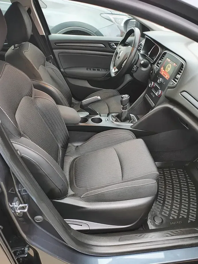 Renault Mégane IV BLUE dCi 115 BUSINESS EDITION — imagine 5