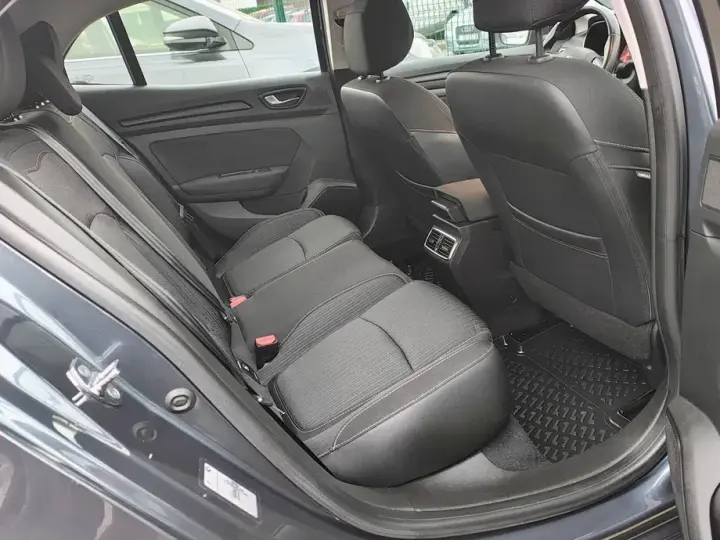 Renault Mégane IV BLUE dCi 115 BUSINESS EDITION