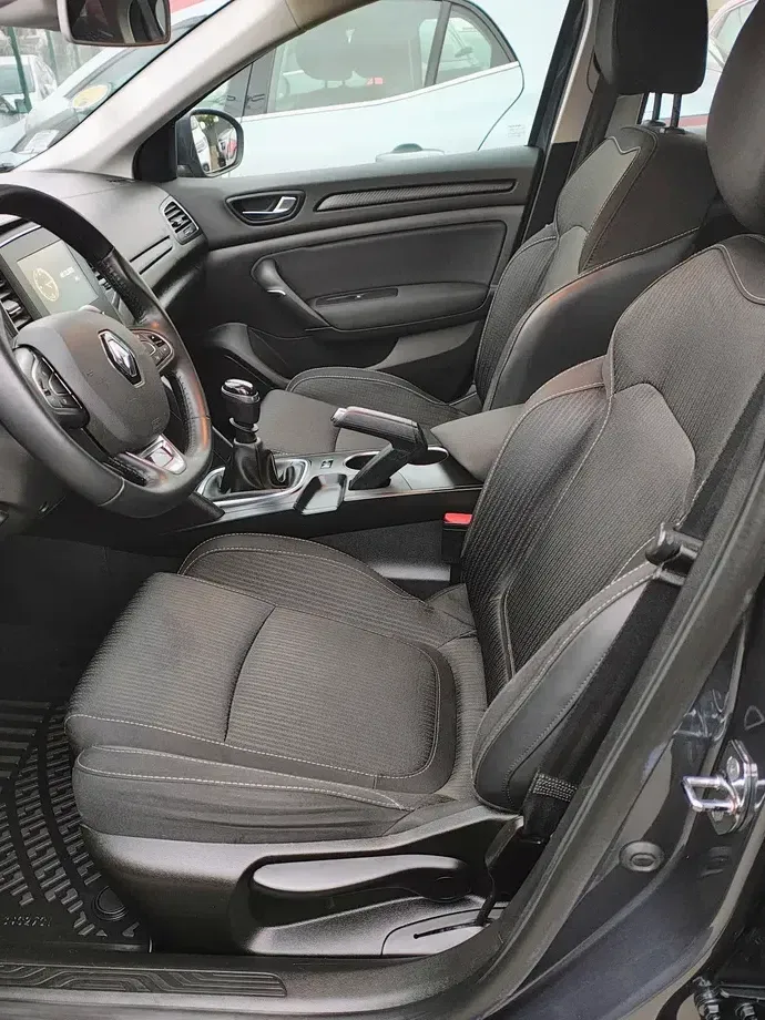 Renault Mégane IV BLUE dCi 115 BUSINESS EDITION — imagine 9