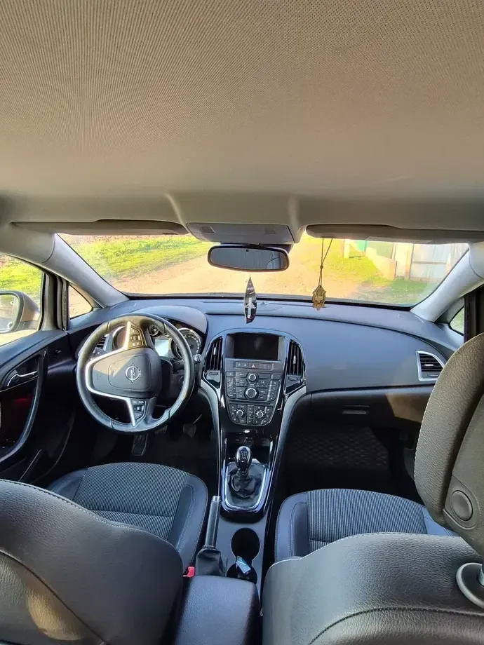 Opel Astra J — imagine 4