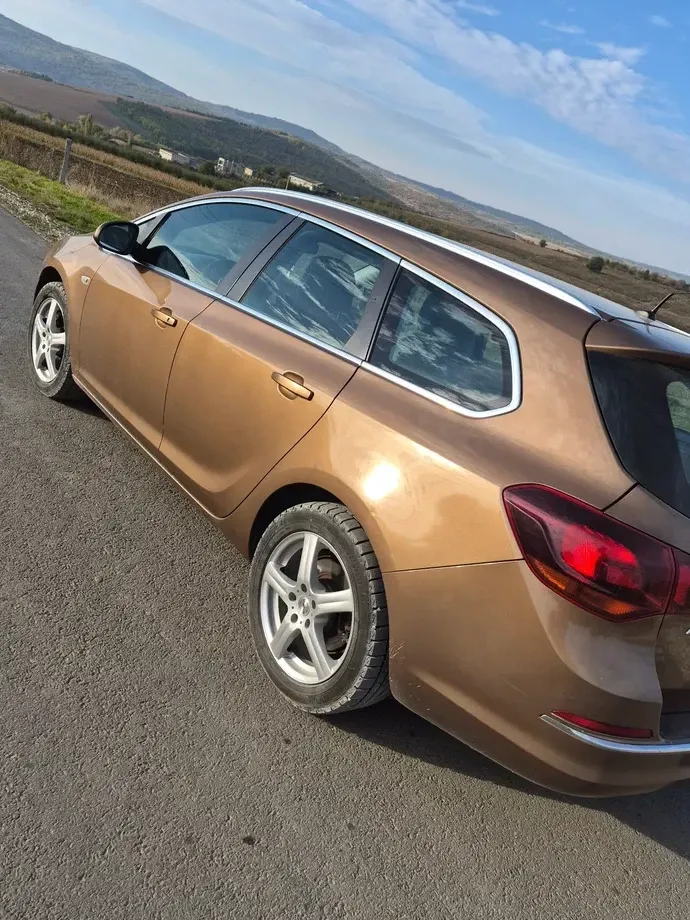 Opel Astra J — imagine 2
