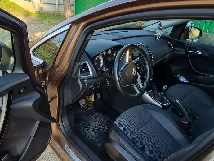 Opel Astra J