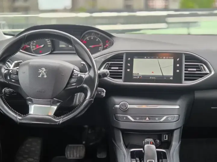Peugeot 308 II