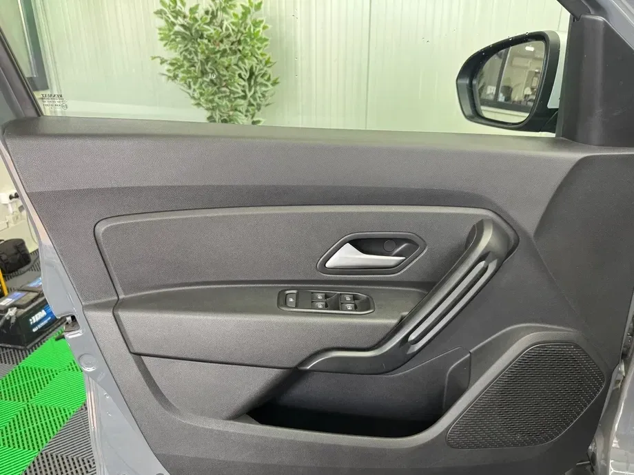 Dacia Duster III TCe 150 EDC Expression — imagine 9
