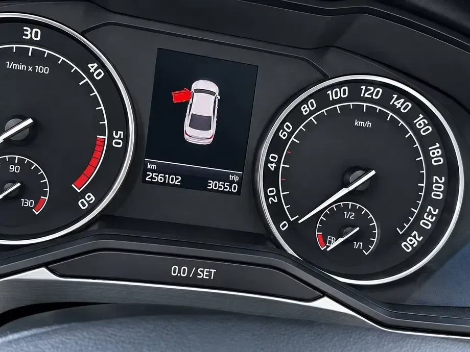 Škoda Superb 2.0 TDI DSG Ambition — imagine 5