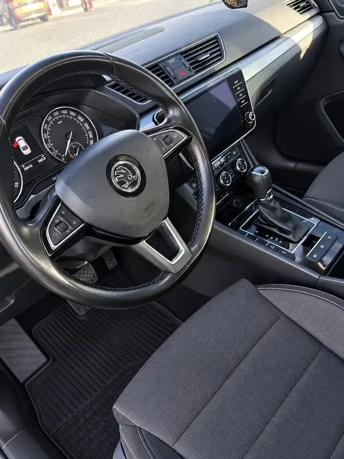 Škoda Superb 2.0 TDI DSG Ambition — imagine 3