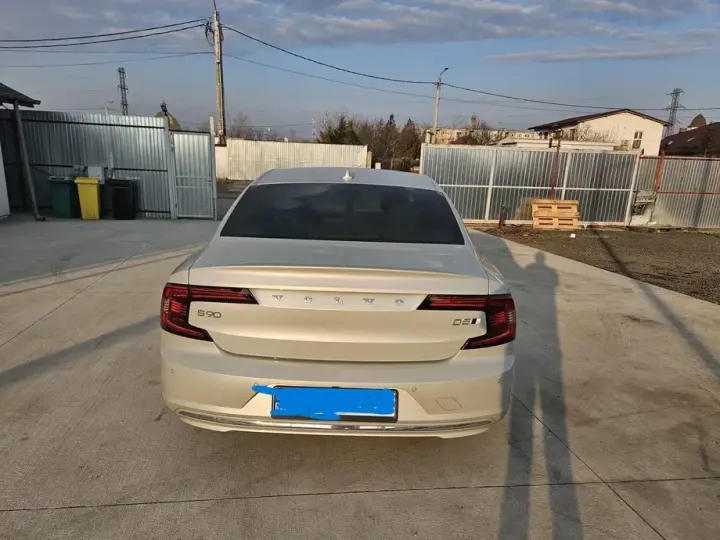 Volvo S90