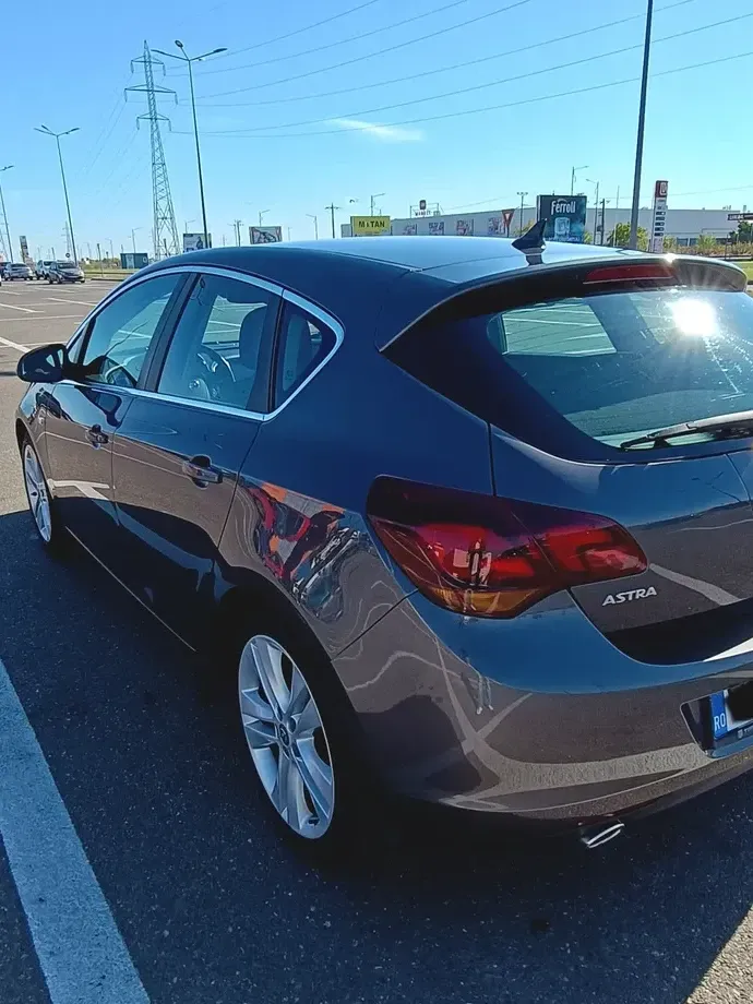 Opel Astra J 1.4 Turbo Edition Sport — imagine 4