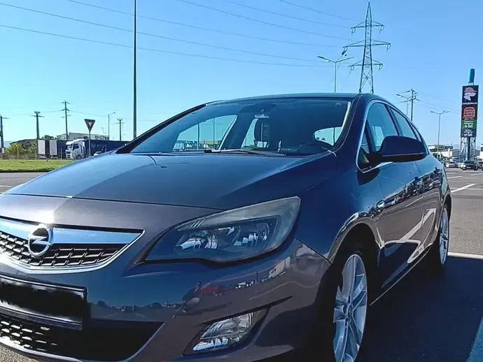 Opel Astra J 1.4 Turbo Edition Sport