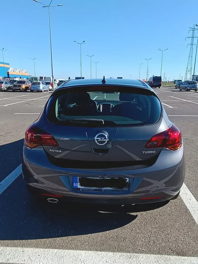 Opel Astra J 1.4 Turbo Edition Sport — imagine 9
