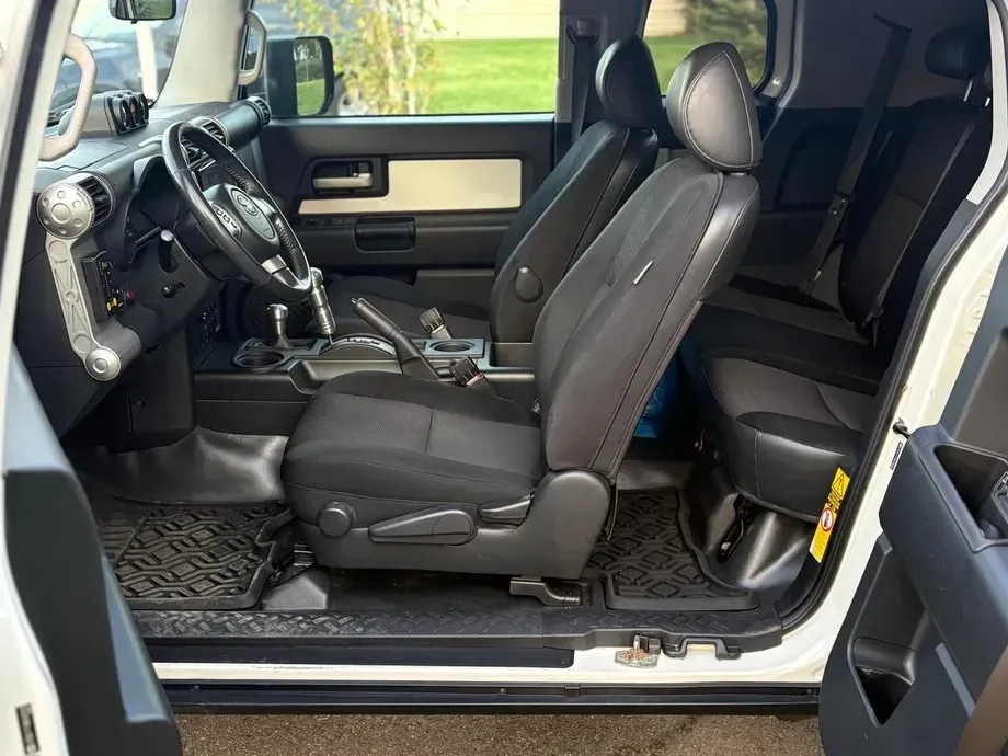 Toyota FJ — imagine 8