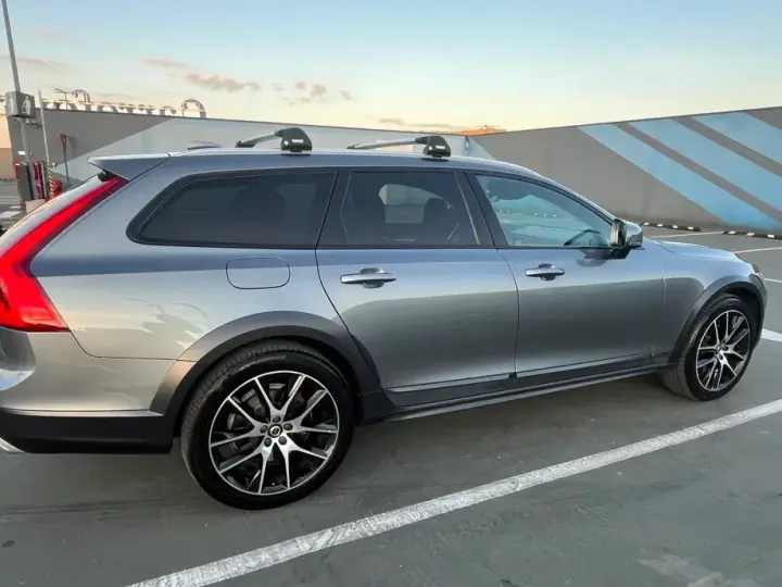 Volvo V90