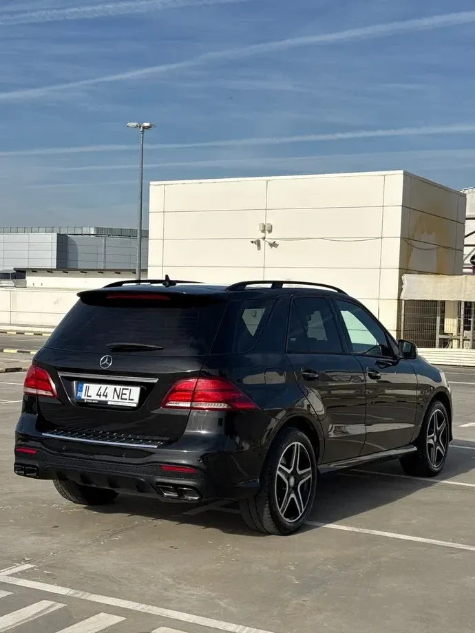 Mercedes-Benz GLE 350 d 4MATIC — imagine 4