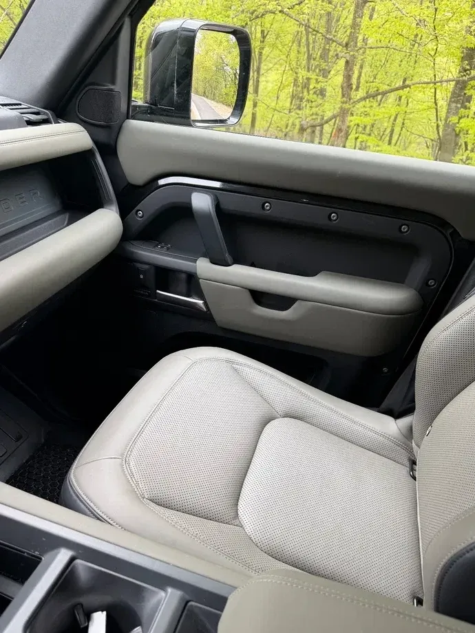 Land Rover Defender — imagine 10