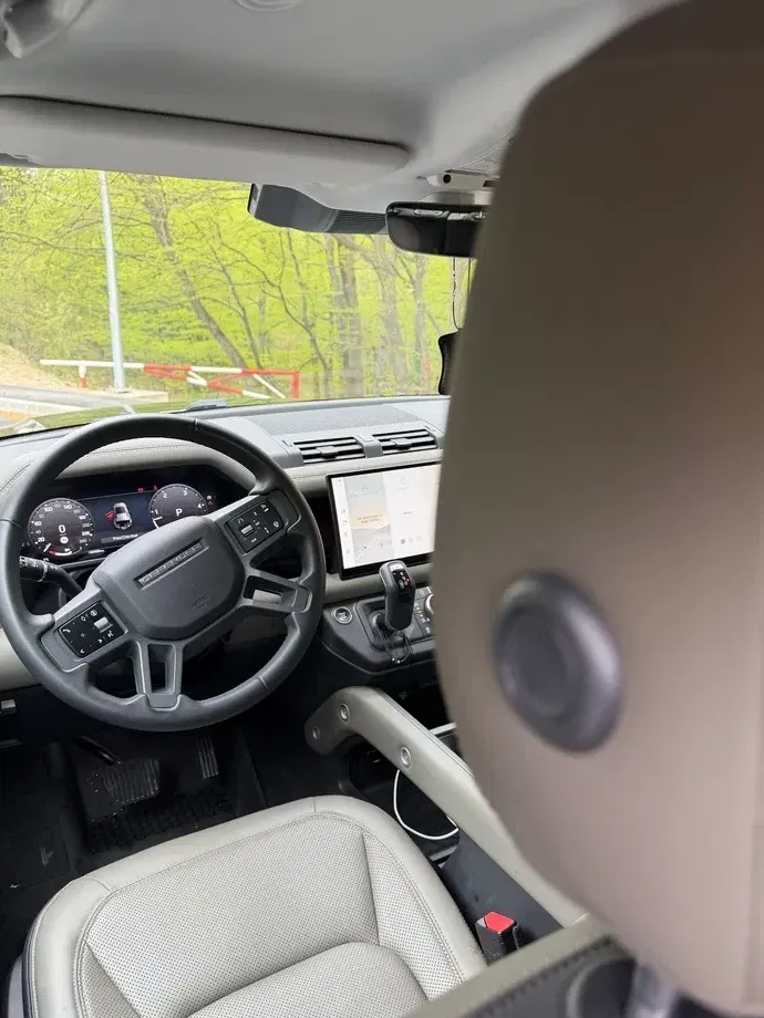 Land Rover Defender — imagine 4