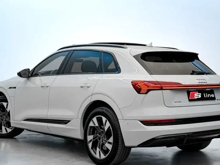 Audi e-tron 50 quattro