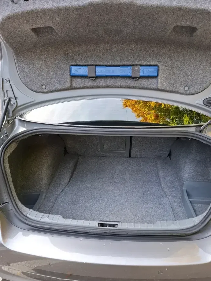 BMW Seria 3 E90/E91/E92/E93 318d — imagine 9