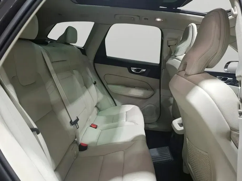 Volvo XC 60 II T6 AWD Recharge Plus Bright — imagine 9