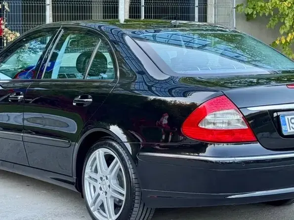 Mercedes-Benz E W211