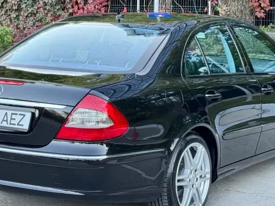 Mercedes-Benz E W211