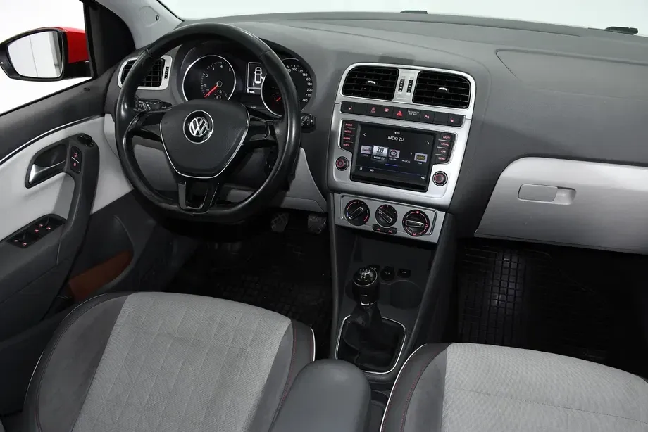 Volkswagen Polo V 1.2 TSI Blue Motion Technology beats — imagine 4