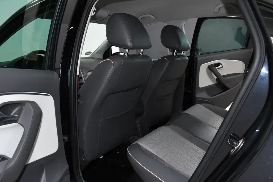 Volkswagen Polo V 1.2 TSI Blue Motion Technology beats — imagine 5