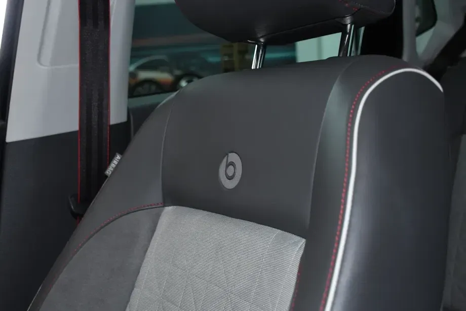Volkswagen Polo V 1.2 TSI Blue Motion Technology beats — imagine 6