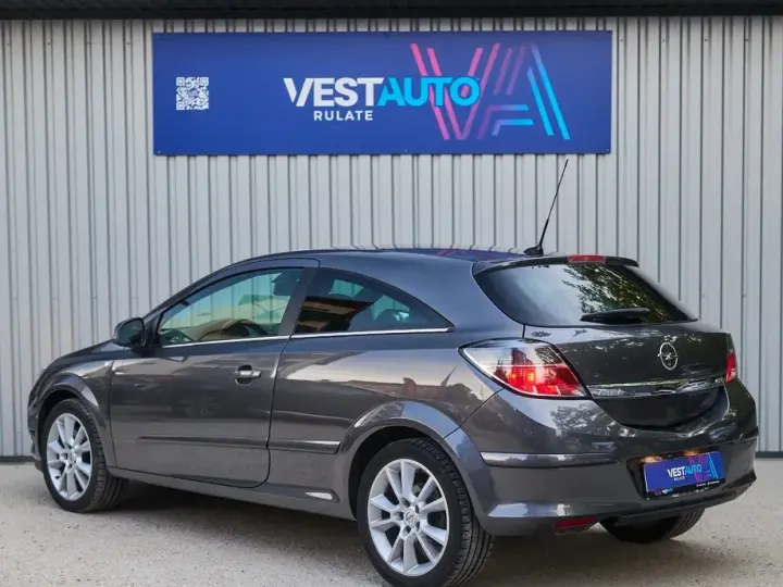 Opel Astra H 1.9 CDTI DPF Cosmo