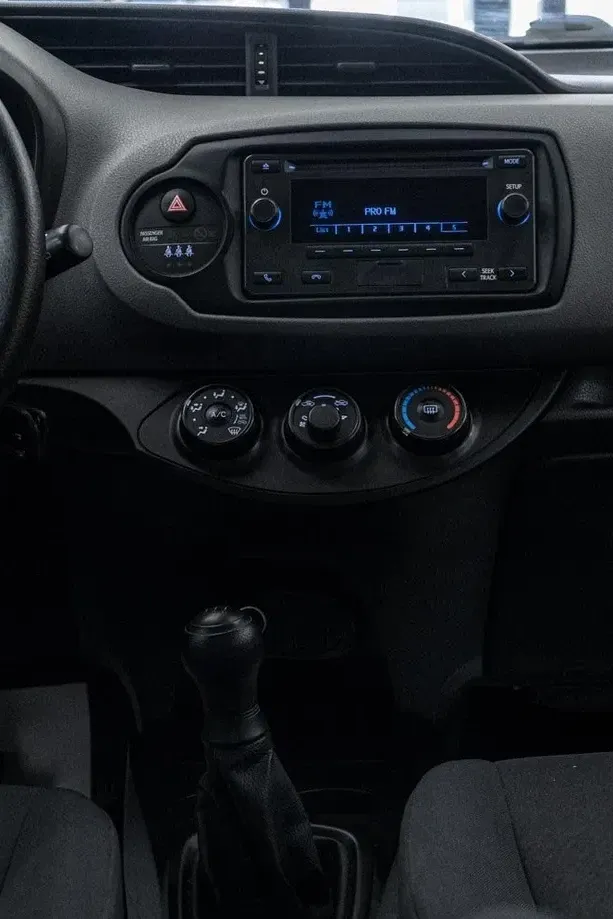 Toyota Yaris 1.0 L Eco — imagine 4