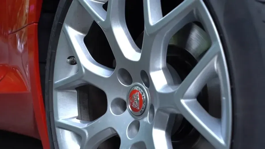 Jaguar F-Type — imagine 7