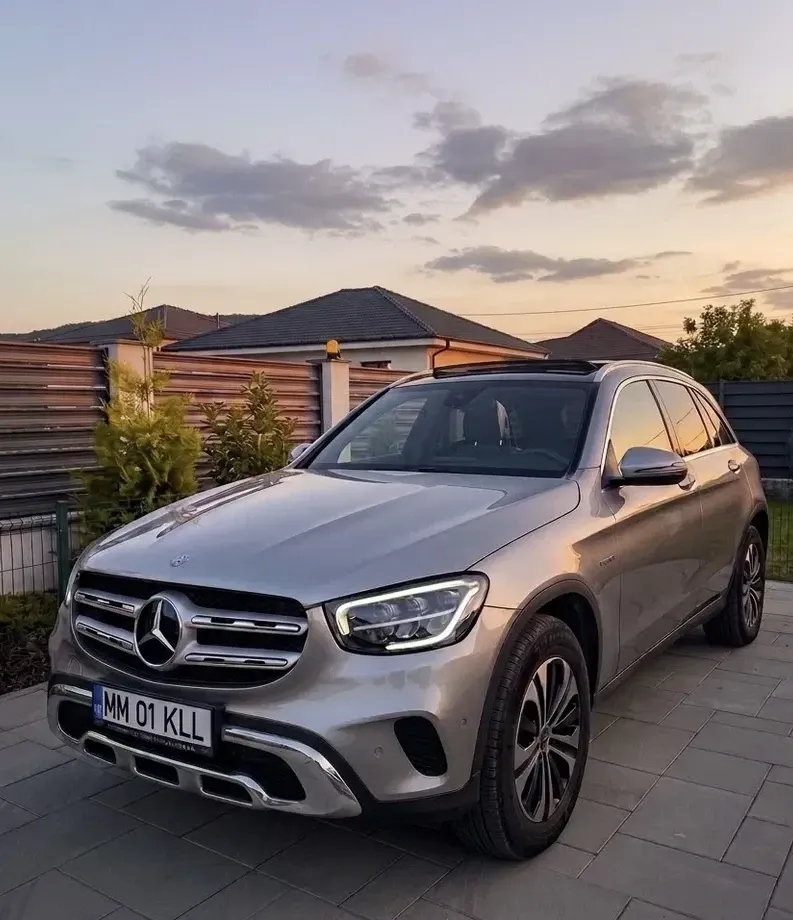 Mercedes-Benz GLC X253 300 e 4MATIC — imagine 4