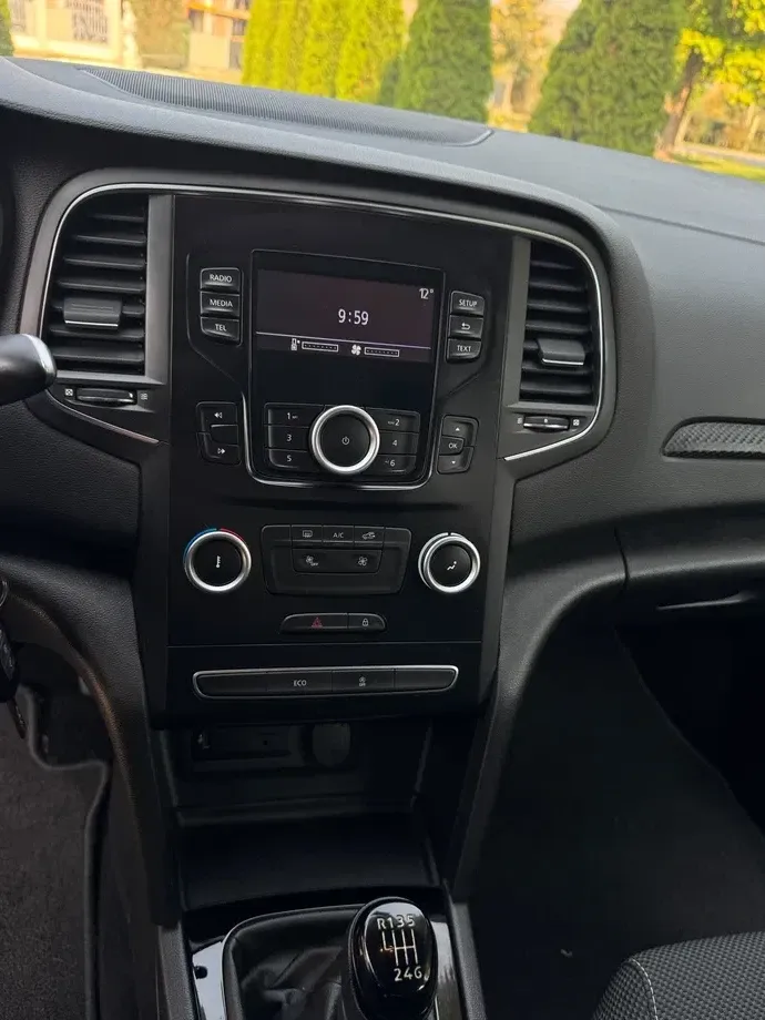 Renault Mégane IV ENERGY TCe 100 LIFE — imagine 8