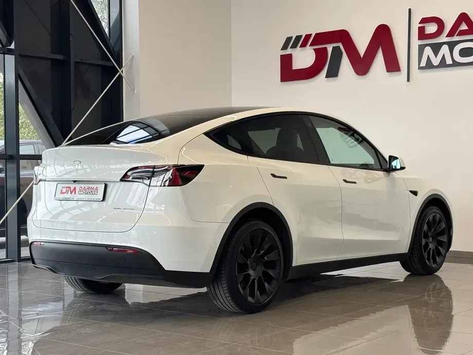 Tesla Model Y Long Range Dual Motor AWD — imagine 4