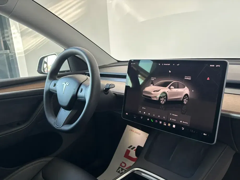 Tesla Model Y Long Range Dual Motor AWD — imagine 7