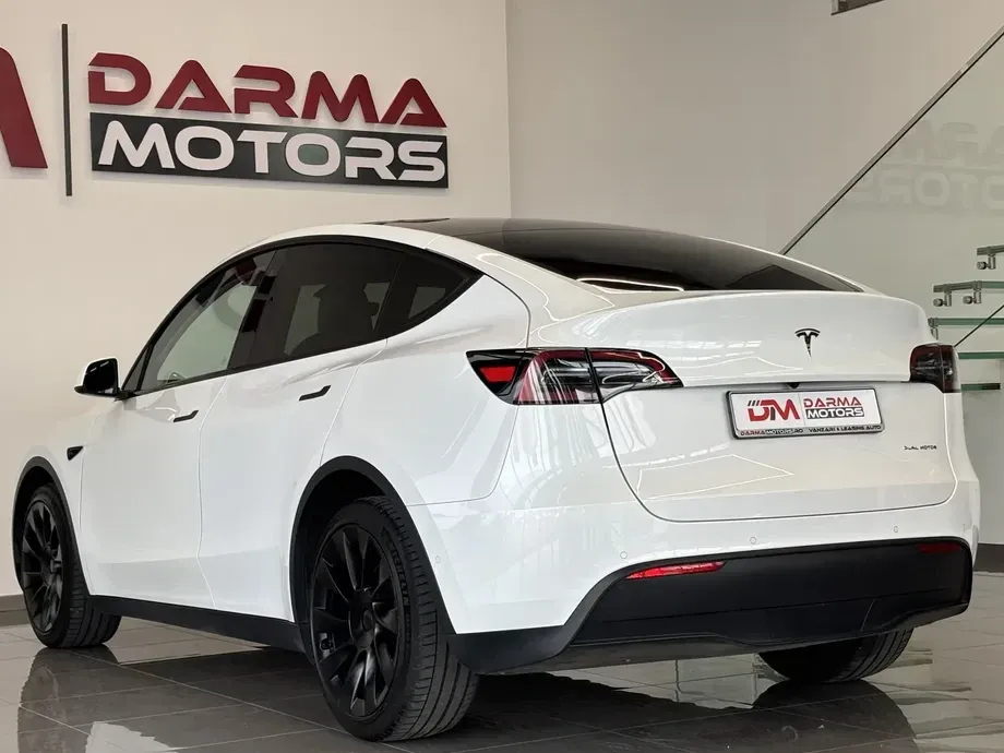 Tesla Model Y Long Range Dual Motor AWD — imagine 5
